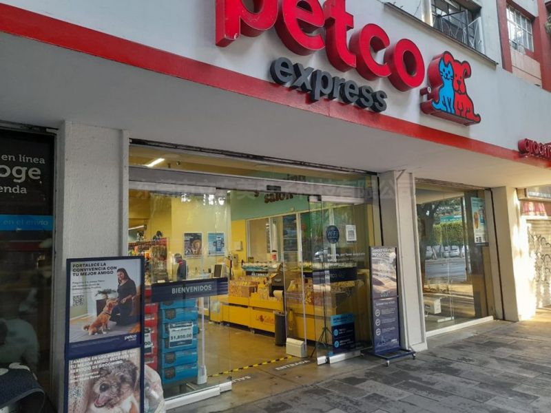 A pet shop Petco instala um dispositivo anti-roubo emeno