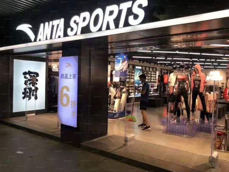 Anta instalou imobilizador de roupas em acrílico AM9800