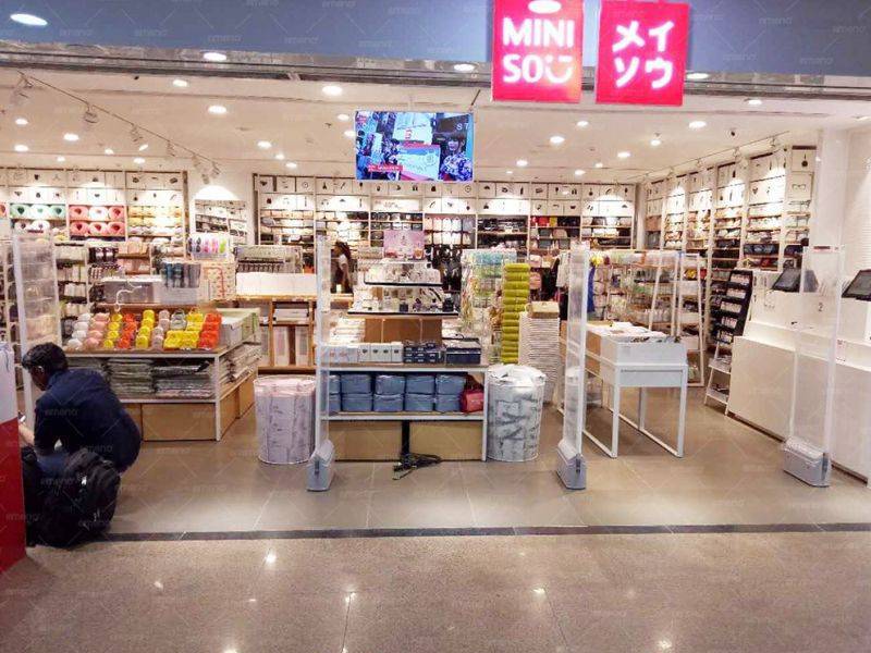 Boutique MINISO instala porta de segurança CuboM AM7806