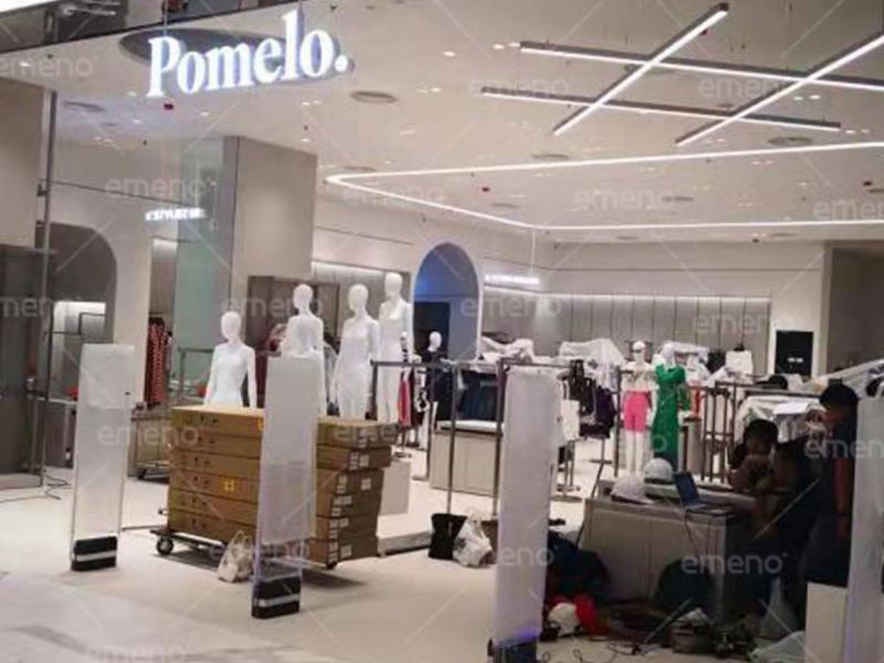 Loja de roupas Pomelo instalou dispositivo anti-roubo de beleza cúbica AM8089